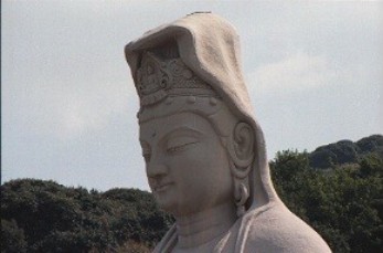 This big goddess of mercy is Reizan(Sacred mountain) Kannon.