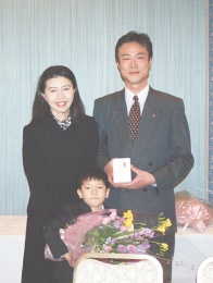 Mr. Yonekawa who is band chief and Mrs. Yonekawa were seleblated 10 years wedding anniversary.