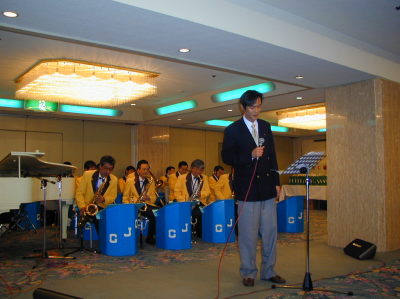 Yasuyoshi Yomekawa who is shrine priest and also GJO band chief sang My Way at last.