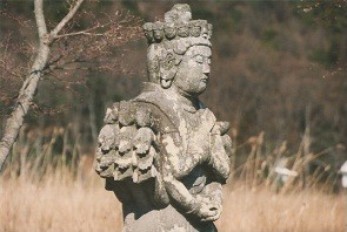 Many hand Kannon(goddess of mercy) is standing in Hirosawa pond.