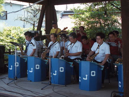 This concert 6 Trumpeters played togather, that have never heard before since GJO was established. 